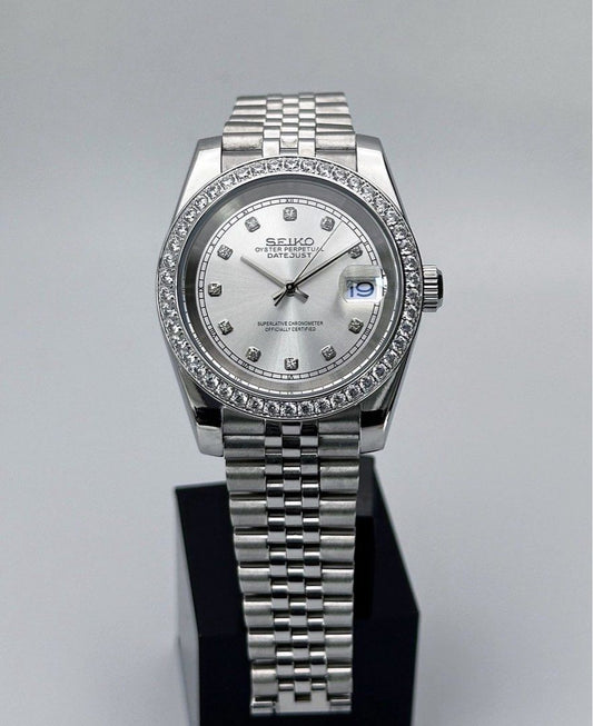 Seiko Mod Seikojust Cadran Argintiu Automat | Safir | Bezel Glazat | Jubilee din Oțel | NH35